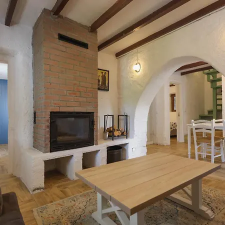 فيلة Traditional Seaside Stone With Private Pool