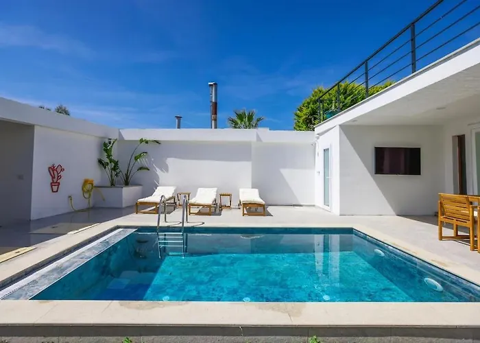 Villa Traditional Seaside Stone With Private Pool