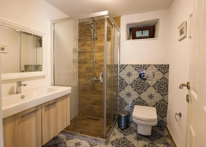 Traditional Seaside Stone With Private Pool *