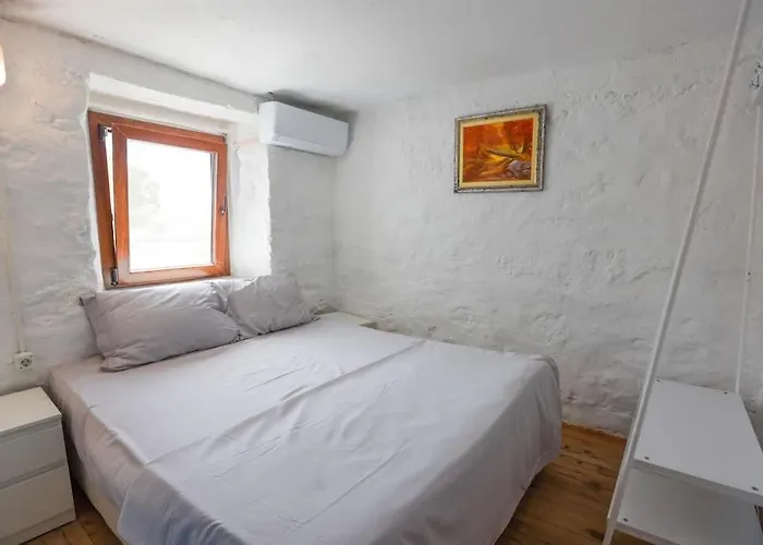 Traditional Seaside Stone With Private Pool Villa