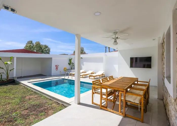 Traditional Seaside Stone With Private Pool Villa *