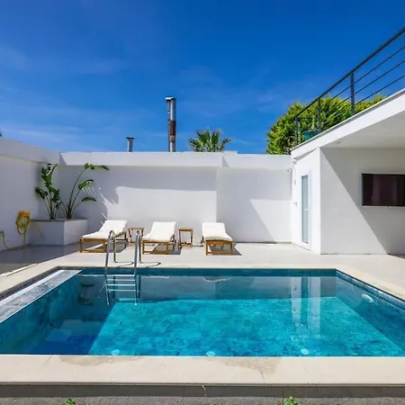 Villa Traditional Seaside Stone With Private Pool
